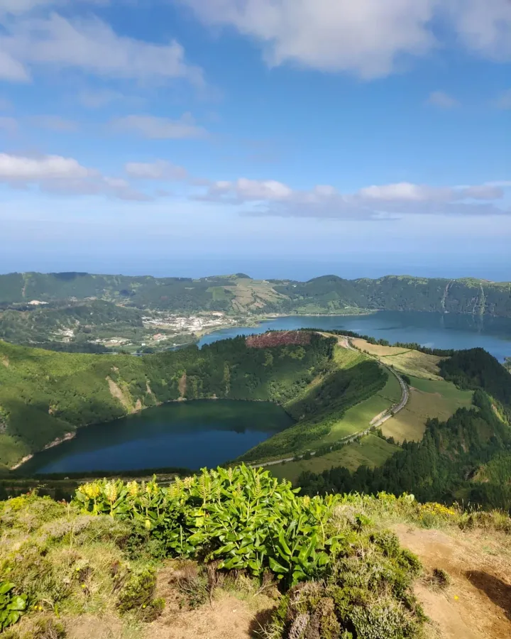 Vue sur les lacs de Sete Cidades à São Miguel