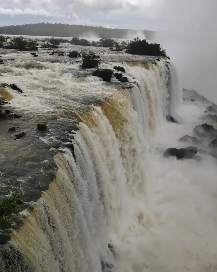 Chutes d’Iguazú vues depuis les passerelles