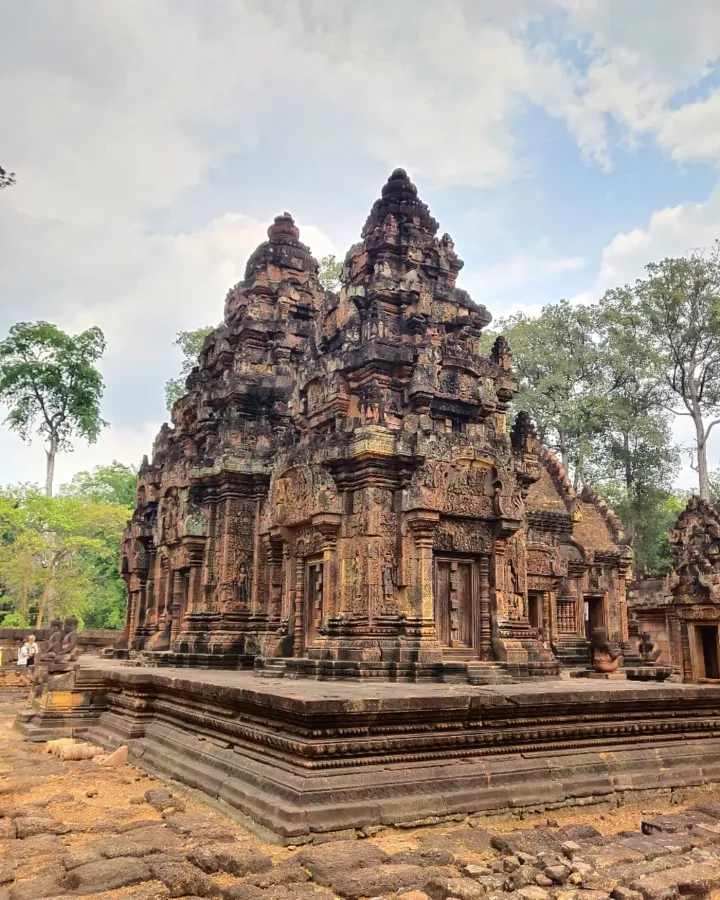 Temple de Banteay Srei dans le site d’Angkor