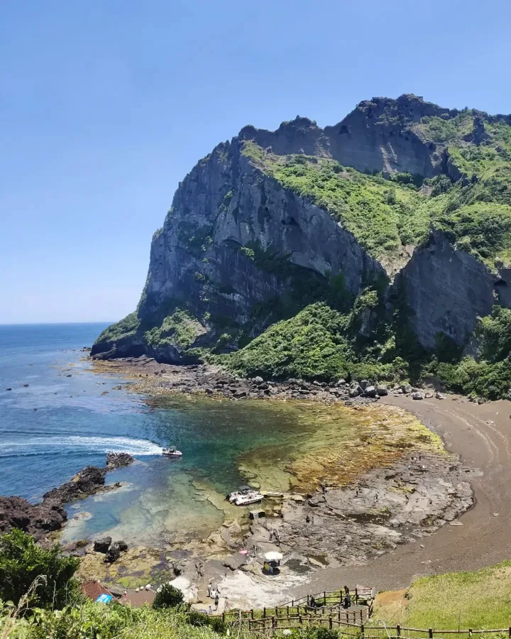 Côte volcanique de Seongsan Ilchulbong sur l’île de Jeju