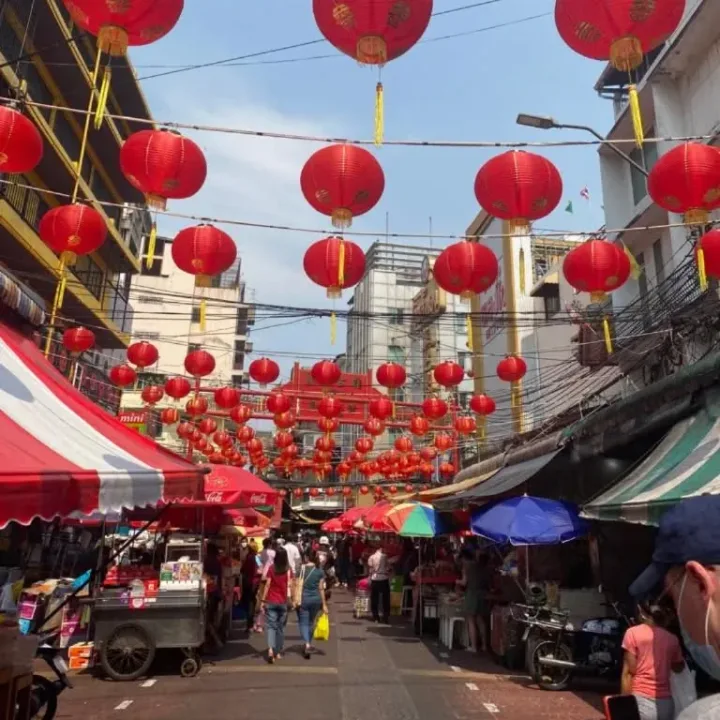 Lanternes rouges dans le quartier Chinatown de Bangkok